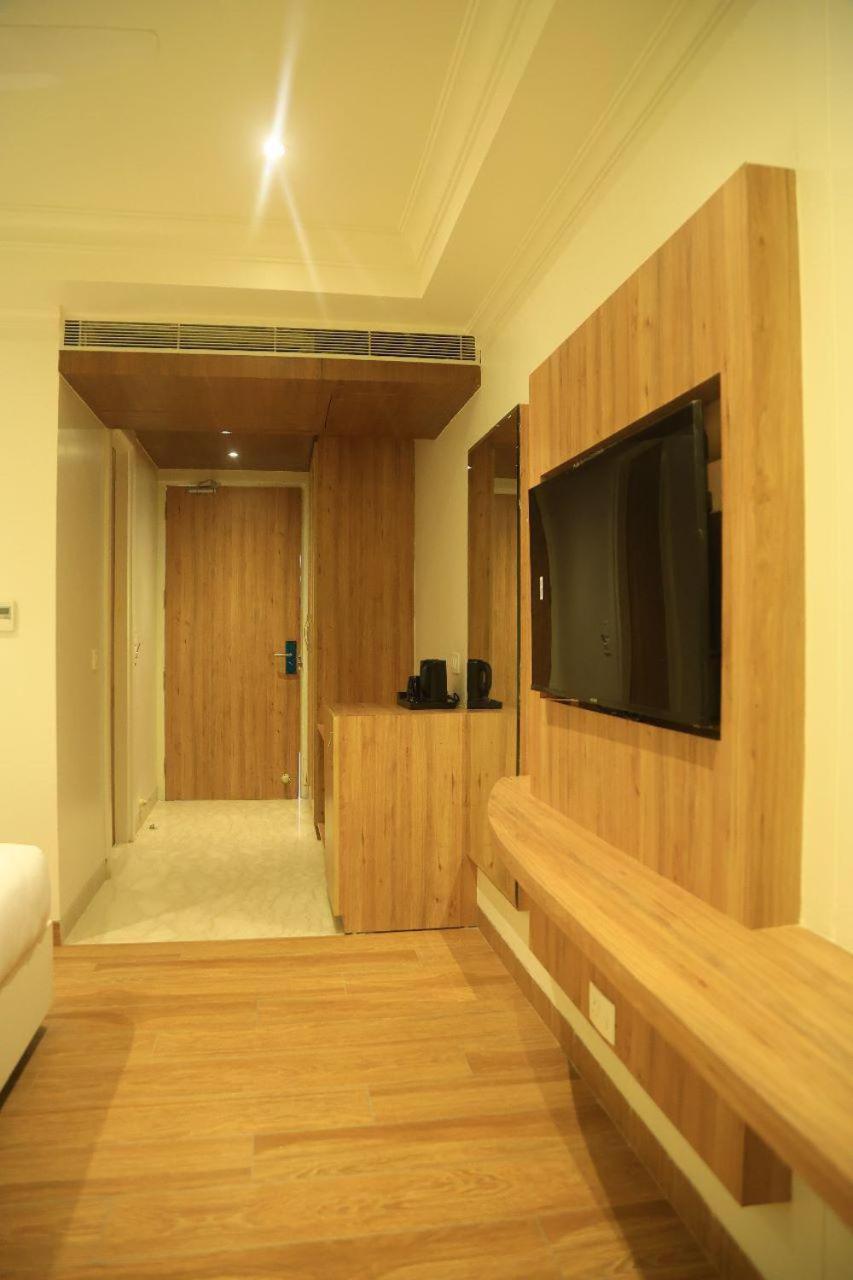 Sapphire Sky Hotel Dehradun Exterior foto